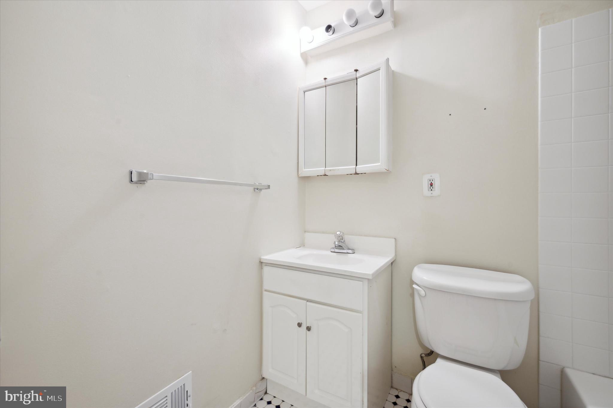 520 Montrose St #1a