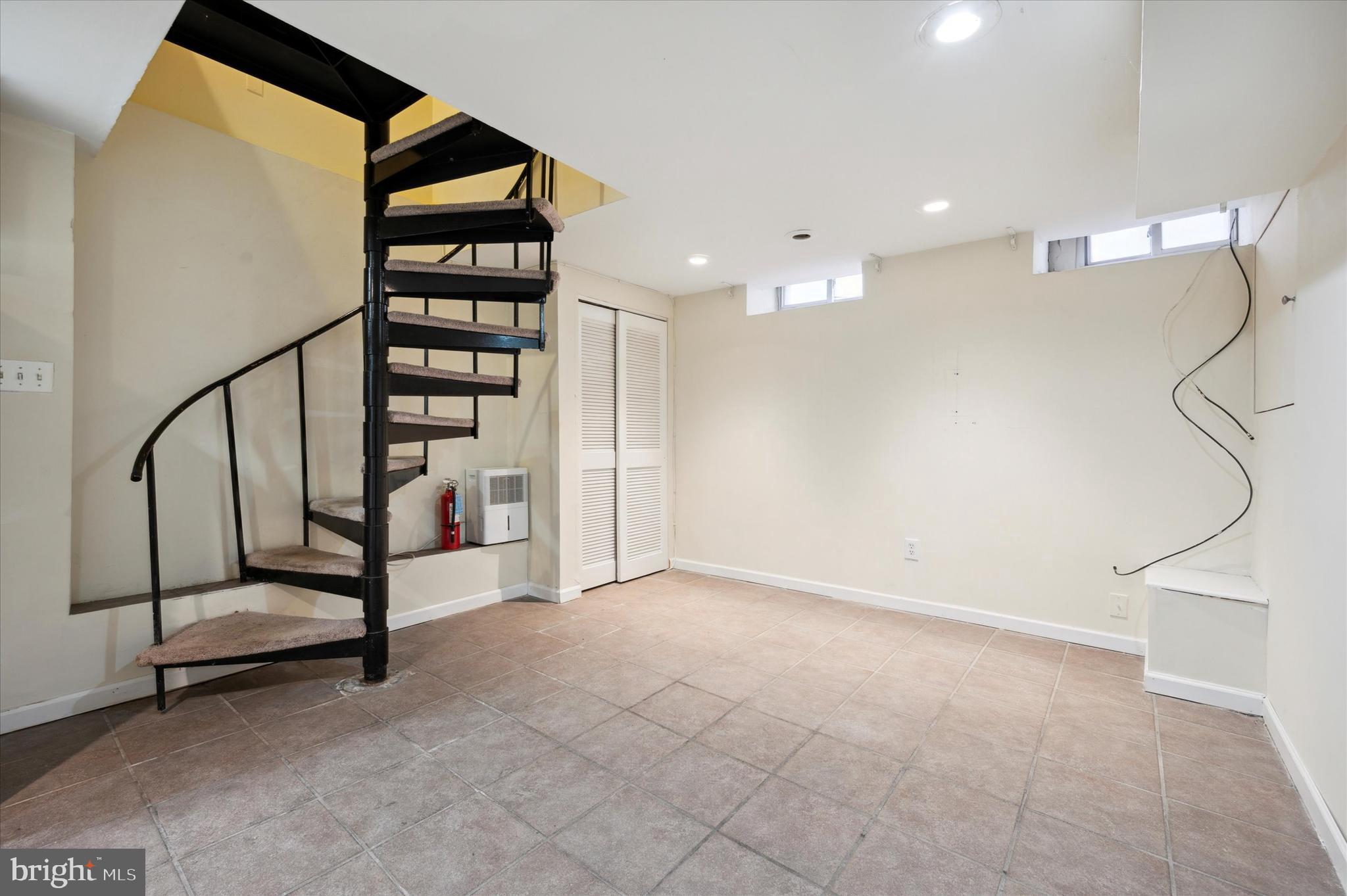 520 Montrose St #1a