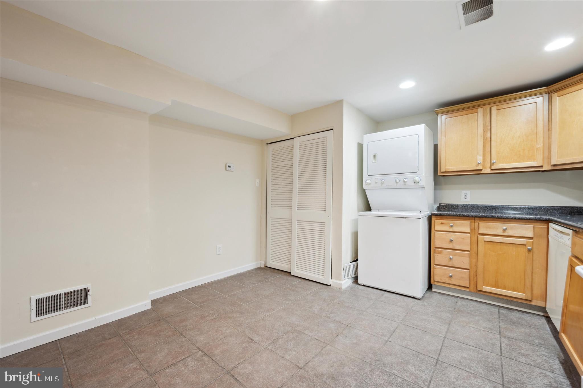 520 Montrose St #1a