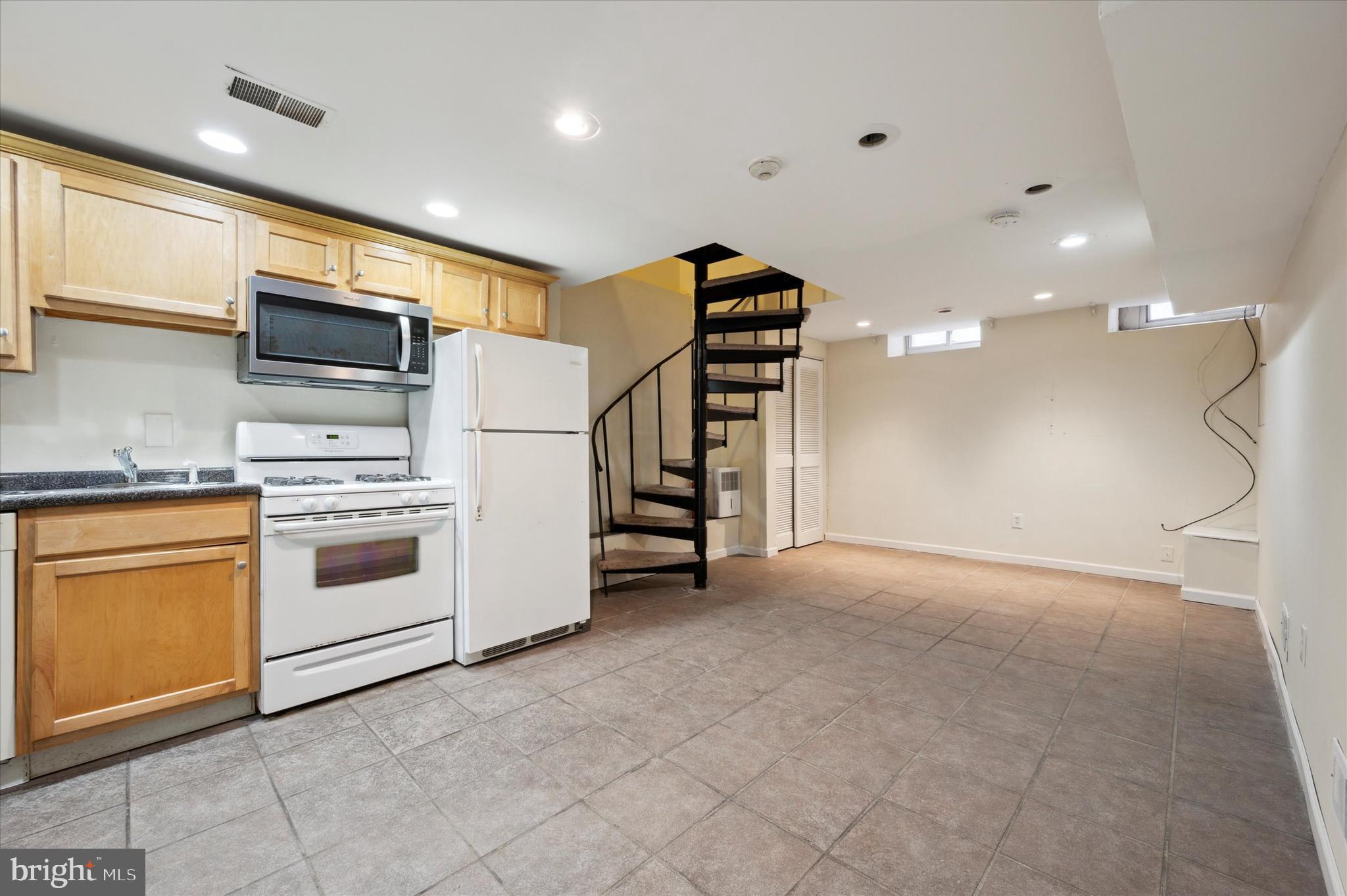 520 Montrose St #1a