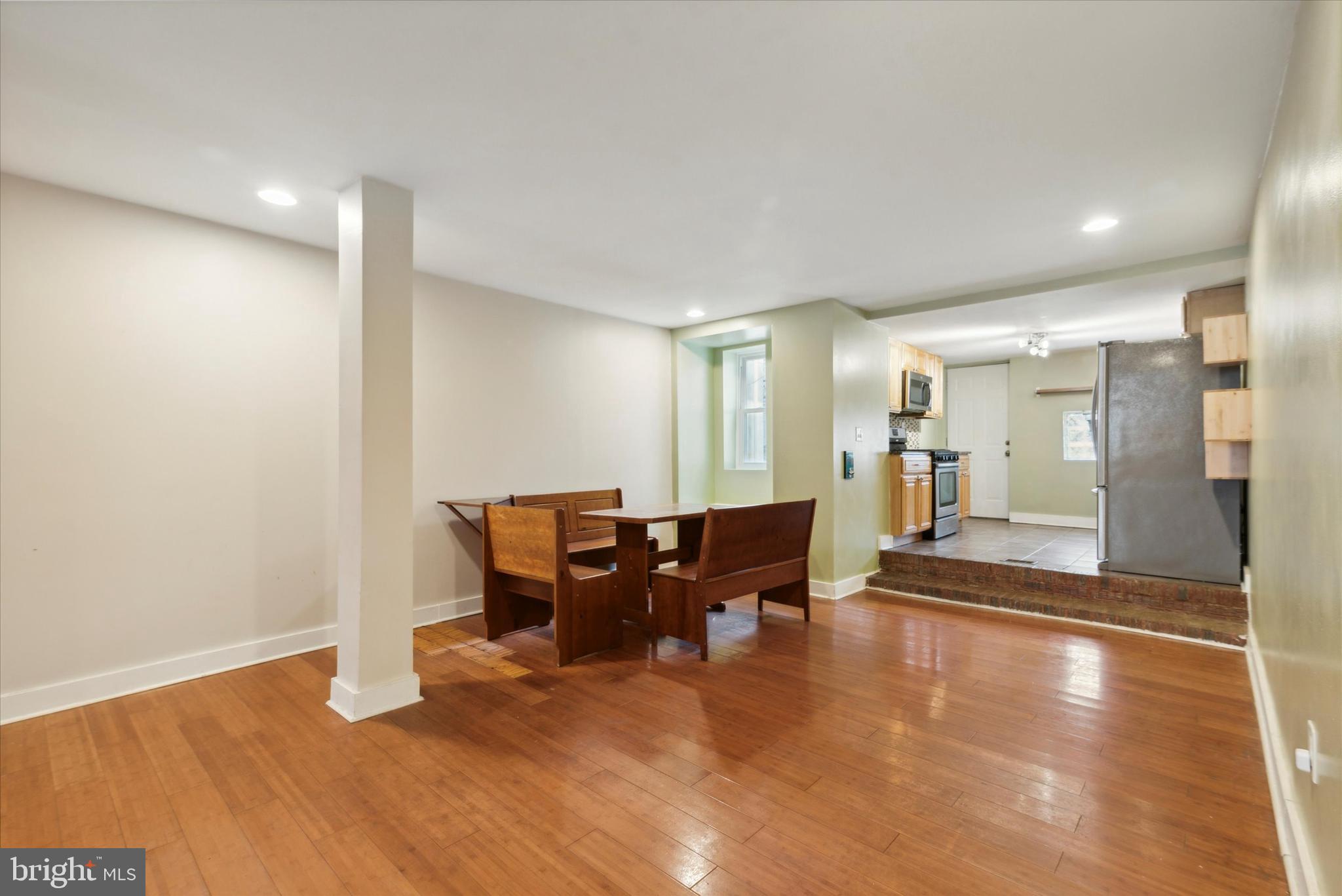3012 W Girard Ave