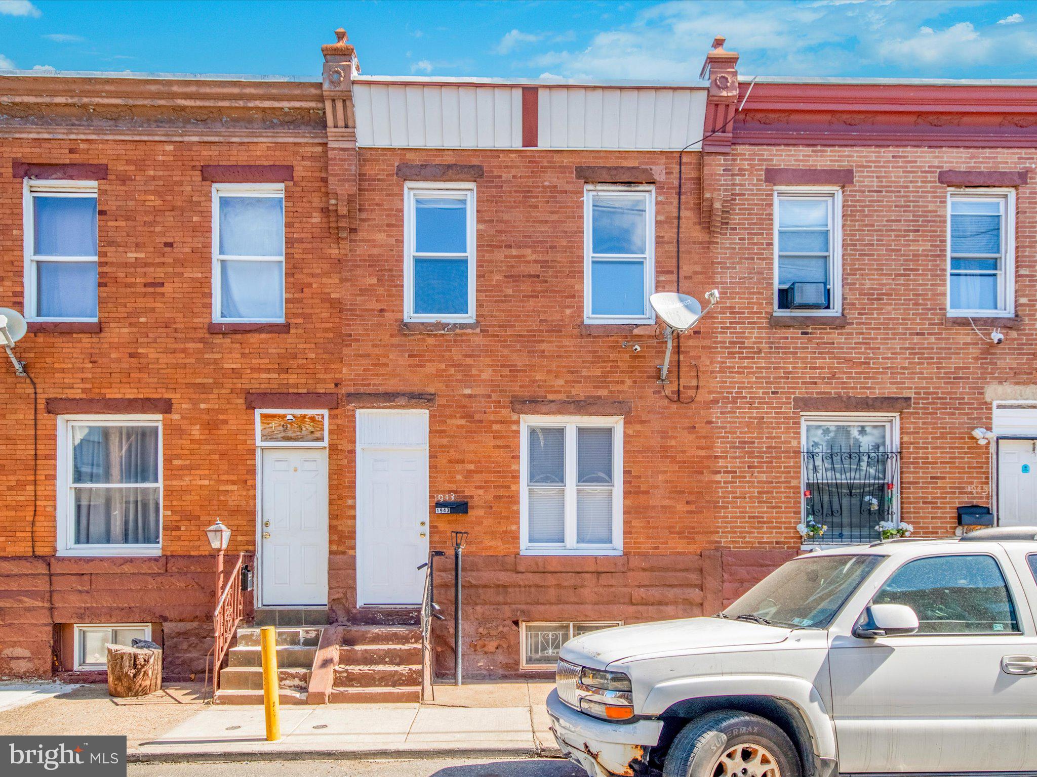 1943 E MONMOUTH ST