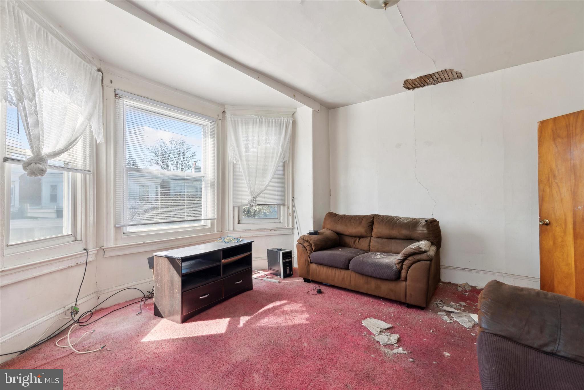 6031 Locust St