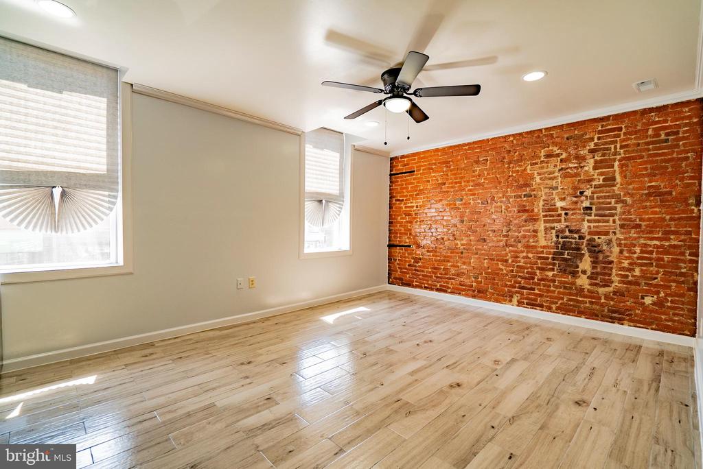 507-9 W GIRARD AVE #2R