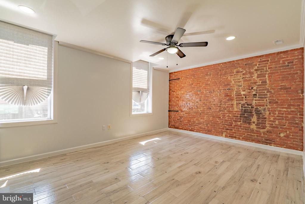 507-9 W GIRARD AVE #2R