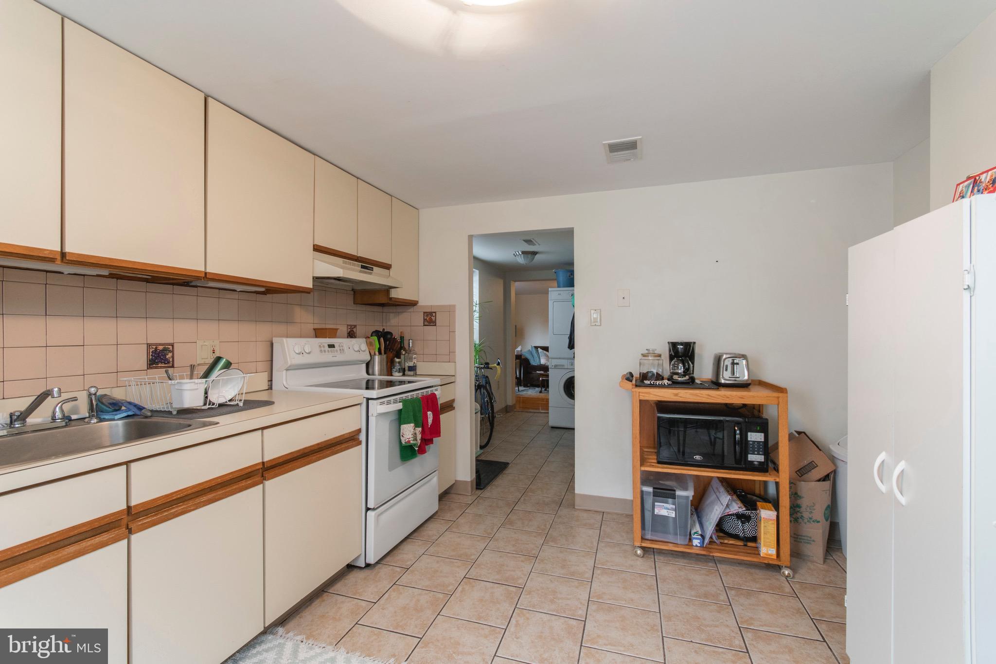 626 CARPENTER ST #3