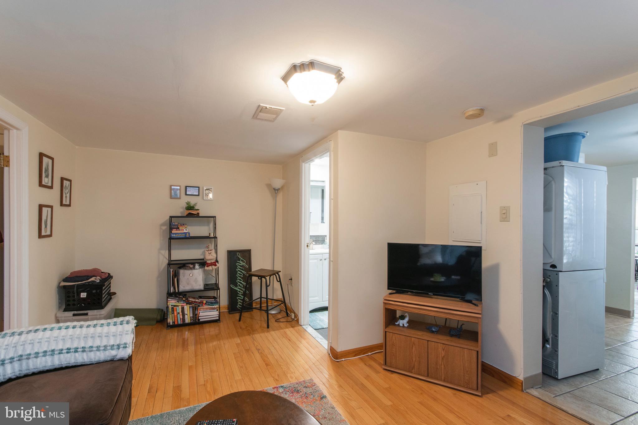 626 CARPENTER ST #3