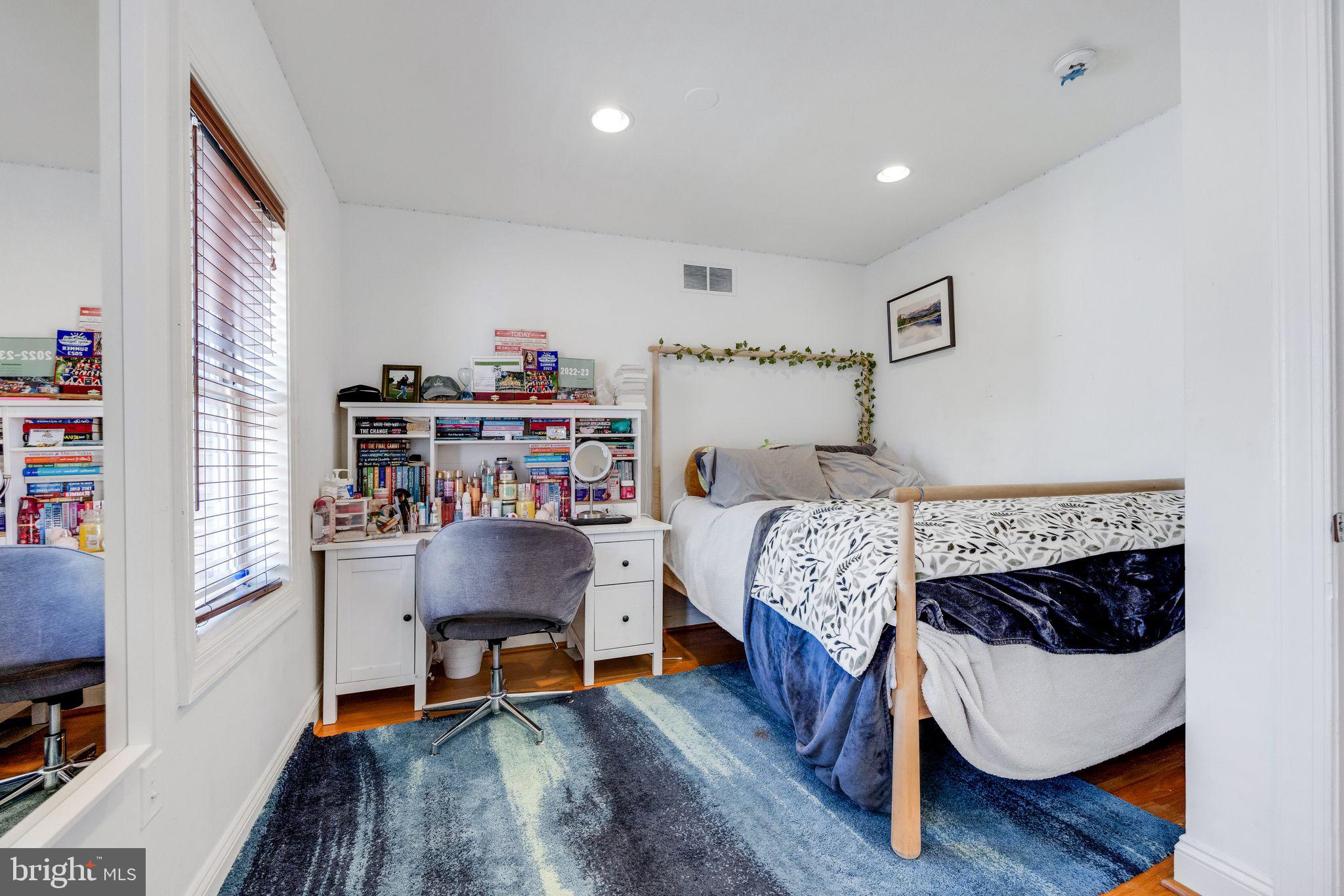 1706-1/2 Rodman St
