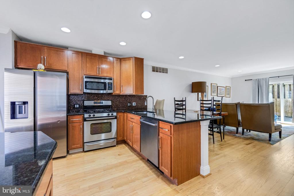 1706-1/2 Rodman St
