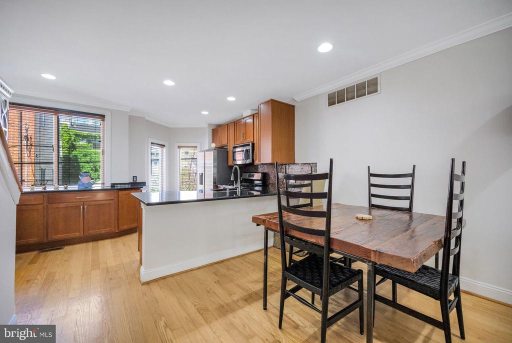 1706-1/2 Rodman St