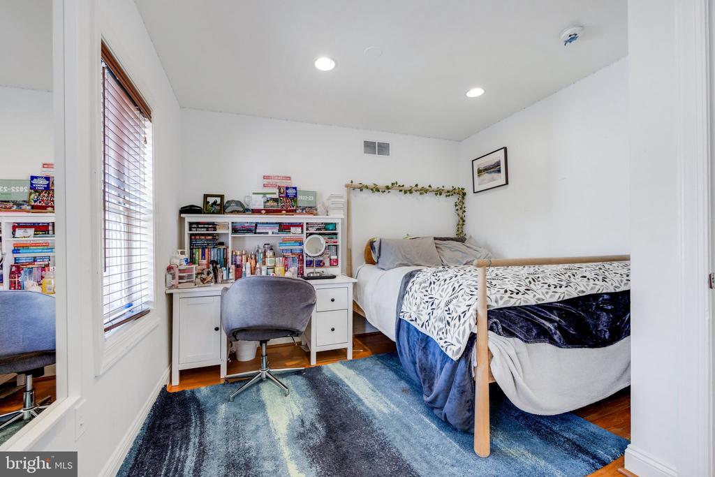 1706-1/2 Rodman St