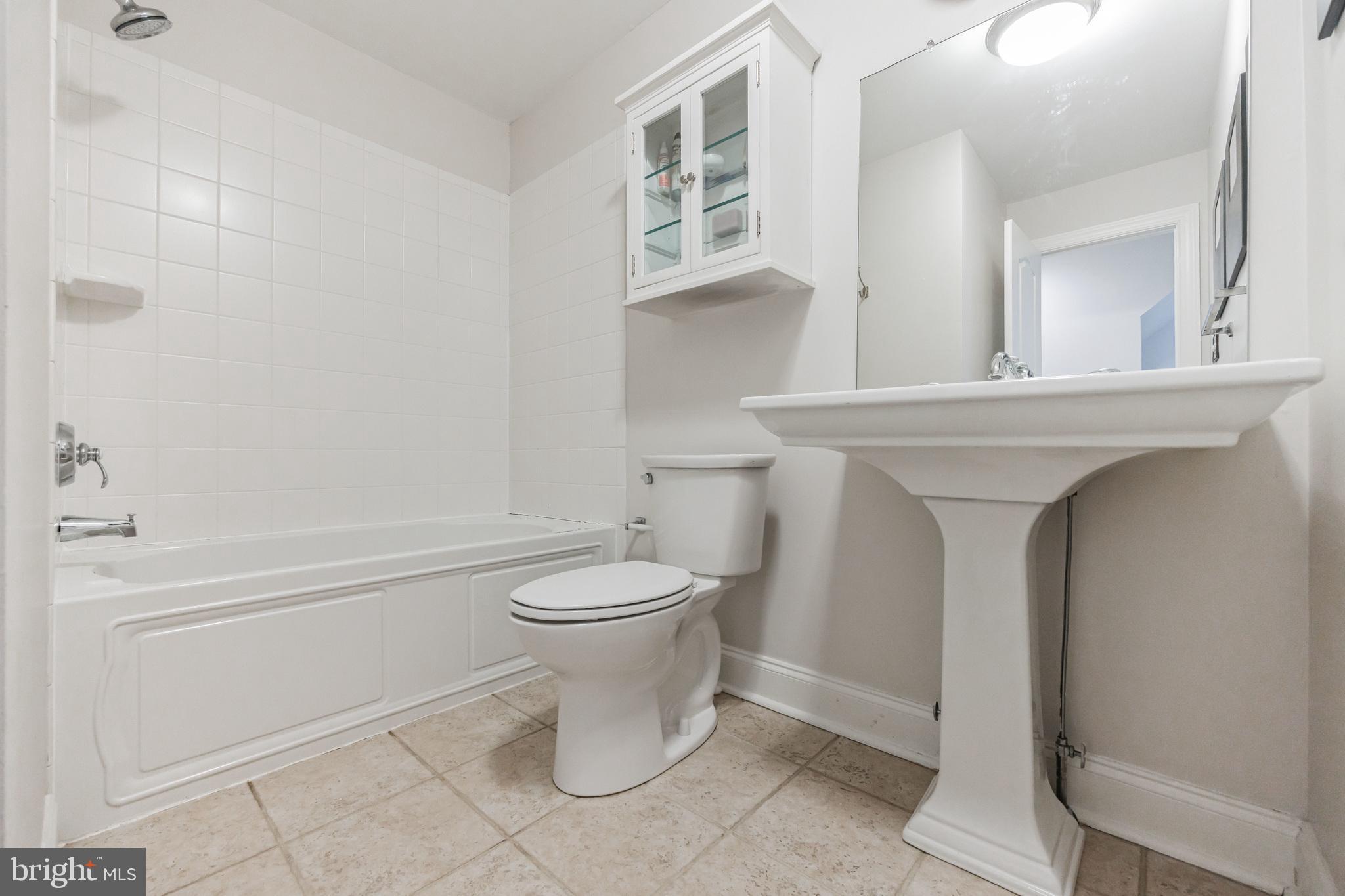 1706-1/2 Rodman St