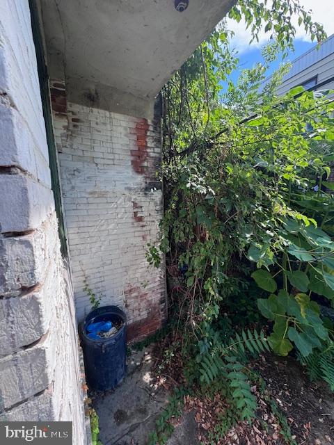 2521 N Douglas St