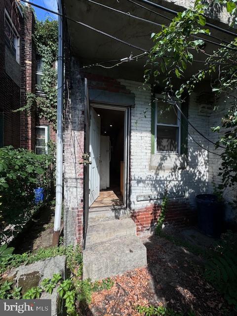 2521 N Douglas St
