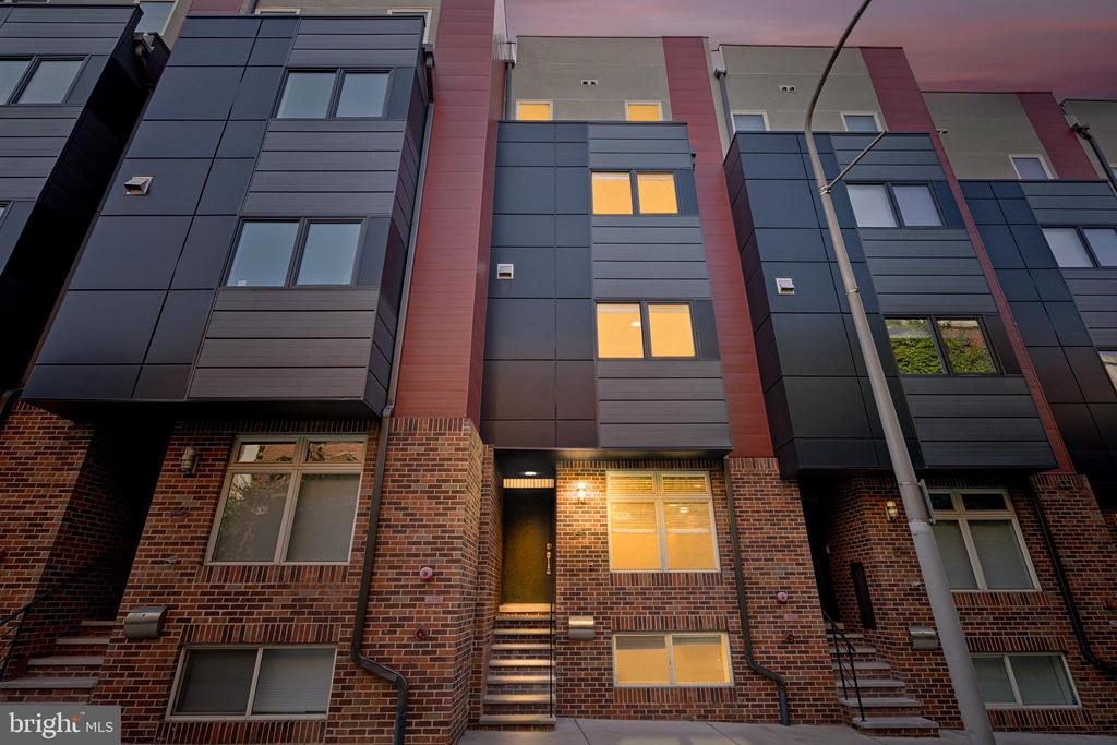 148 N Front St