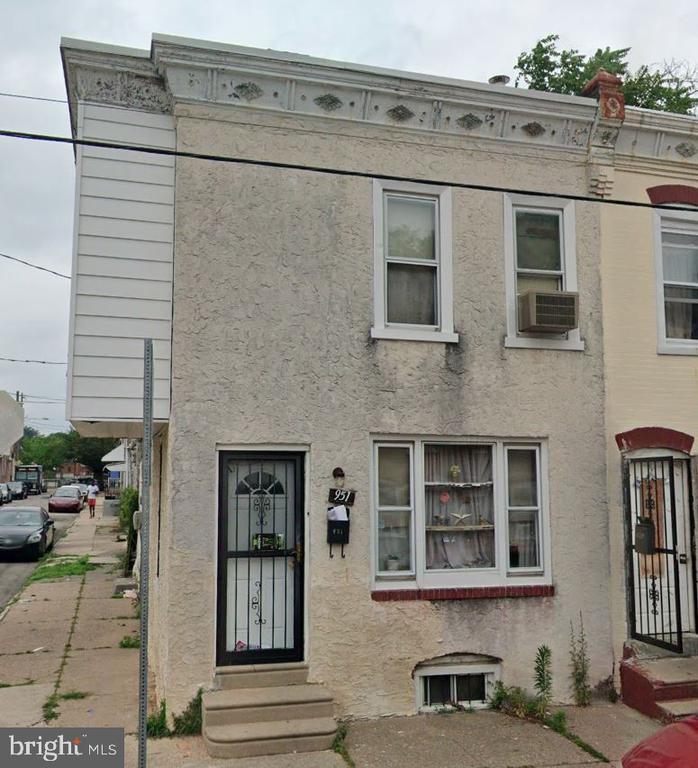 951 E LOCUST AVENUE