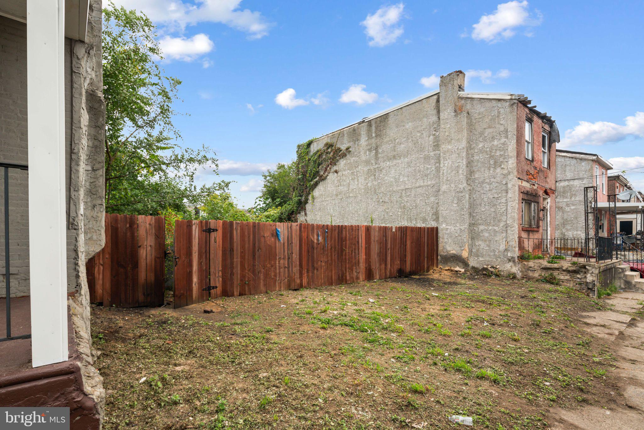 5521 Yocum St