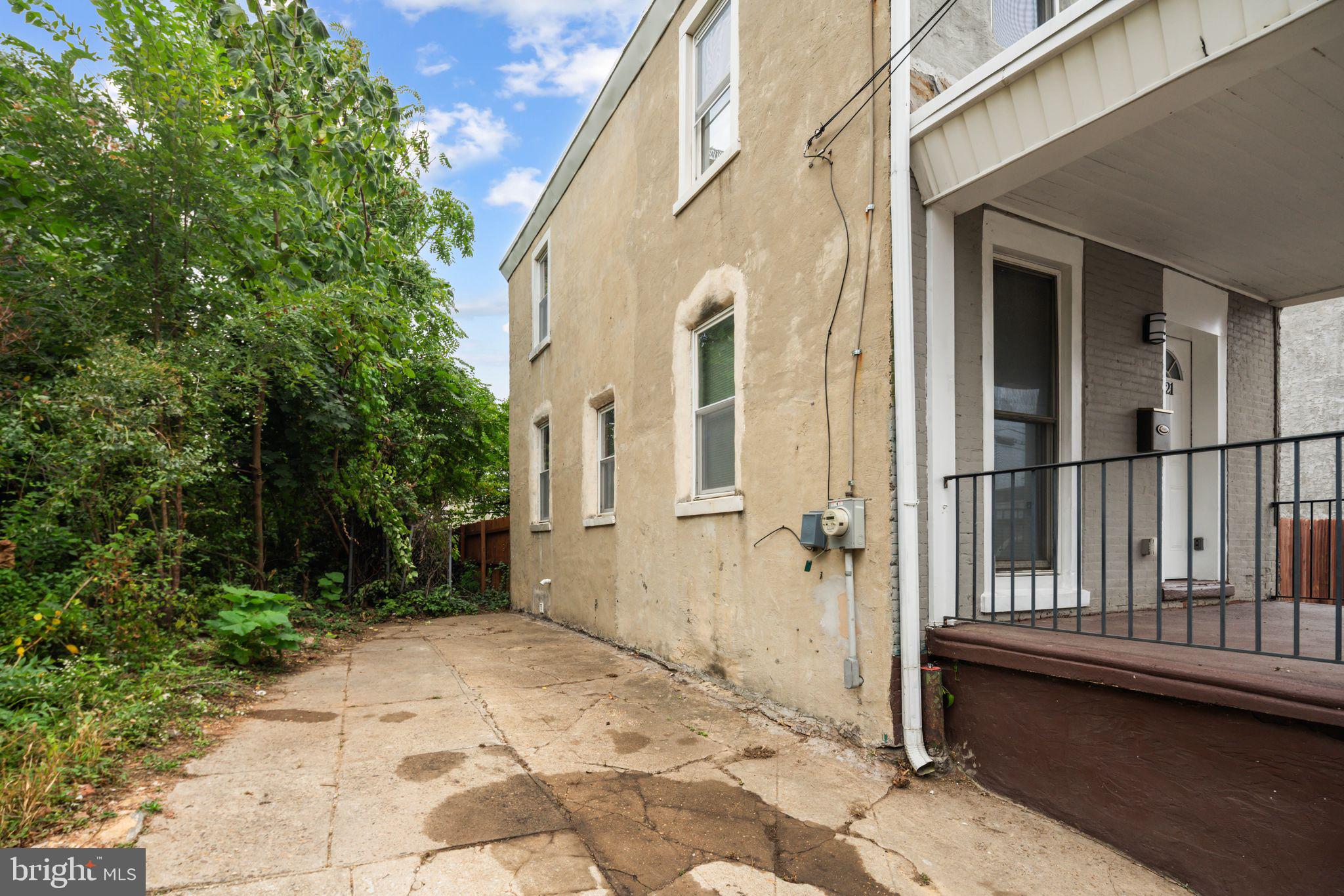 5521 Yocum St