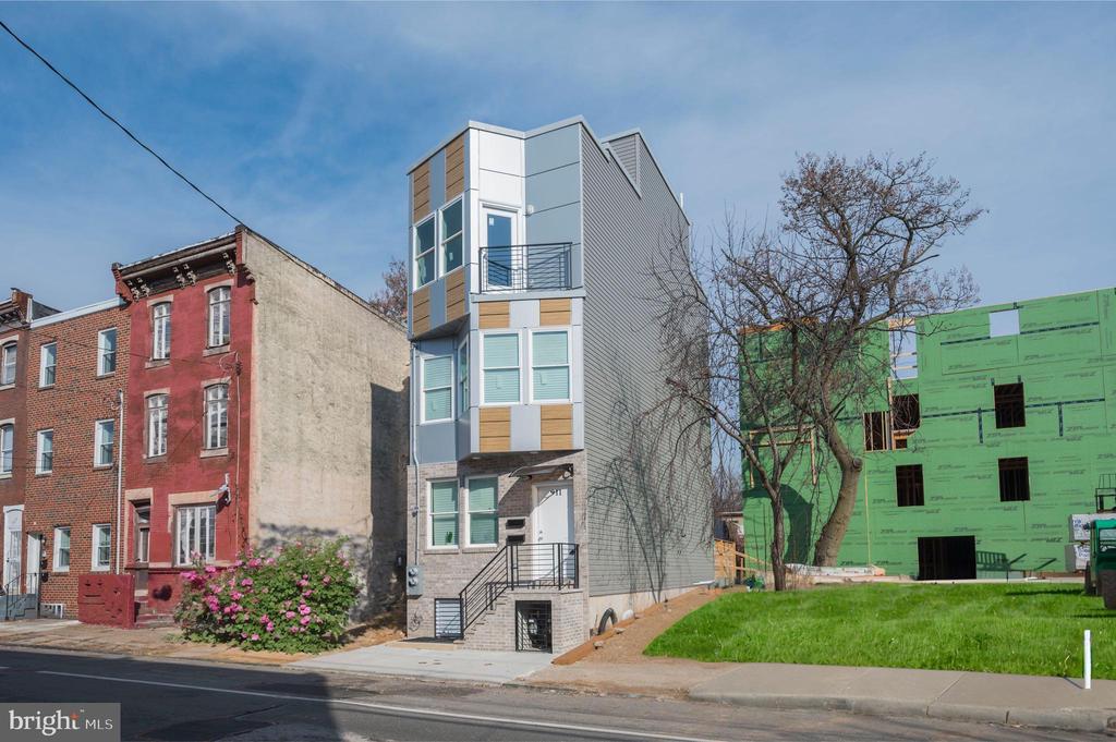 911 W DAUPHIN ST #1