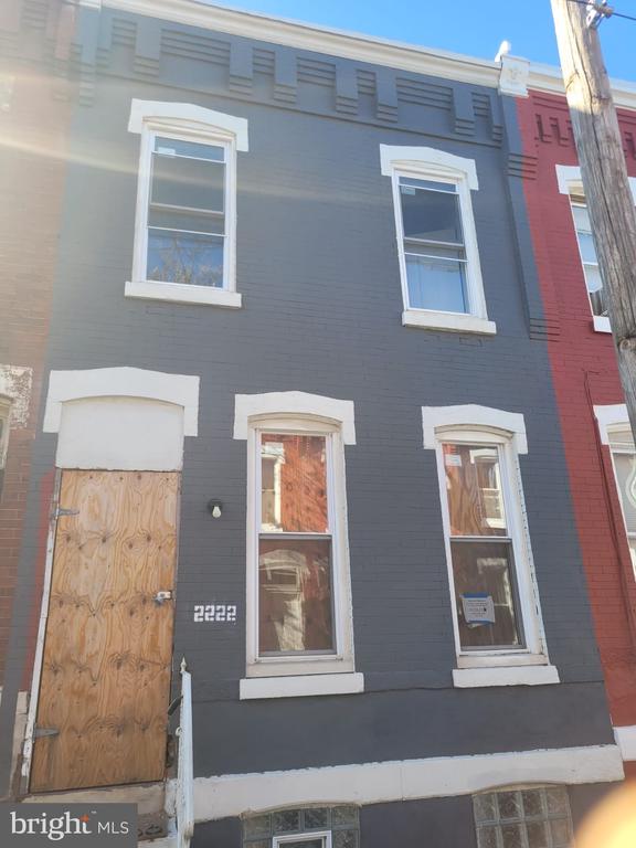 2222 N Gratz St