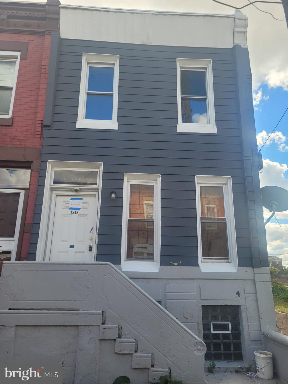 1242 W Huntingdon St