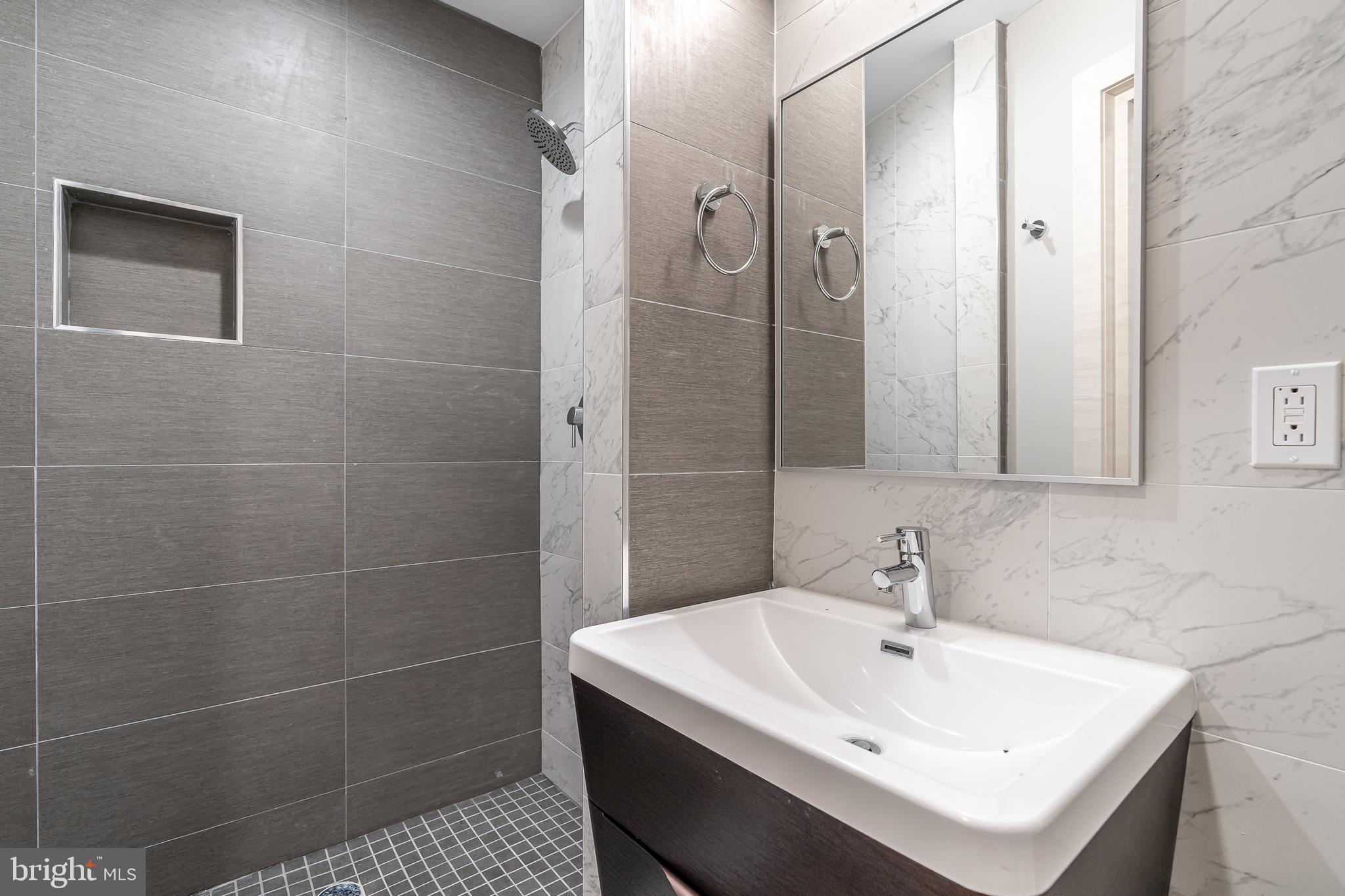 2045 N COLLEGE AVE #A