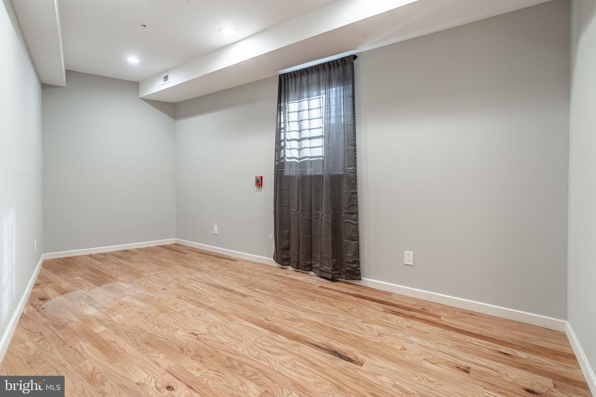 2045 N COLLEGE AVE #A