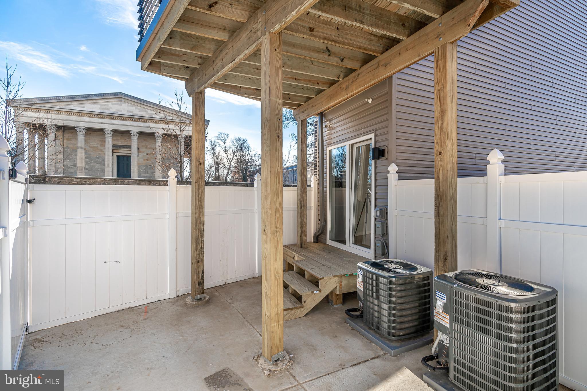 2045 N COLLEGE AVE #A