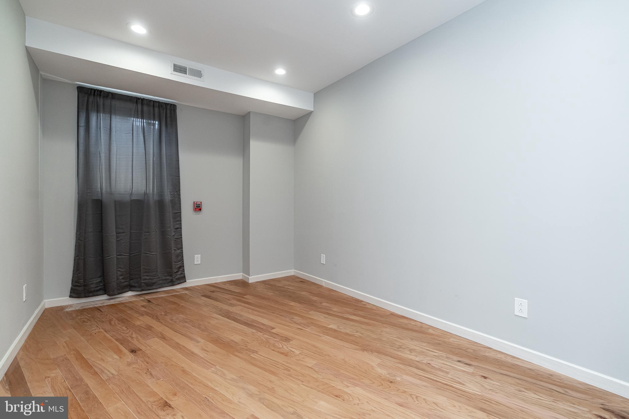 2045 N COLLEGE AVE #A