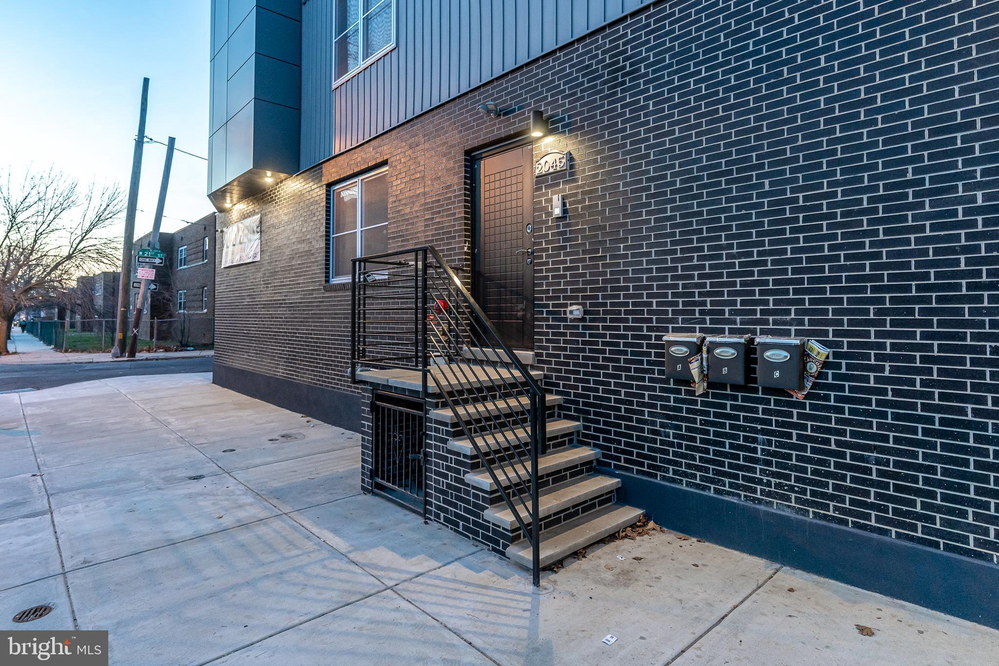 2045 N COLLEGE AVE #A