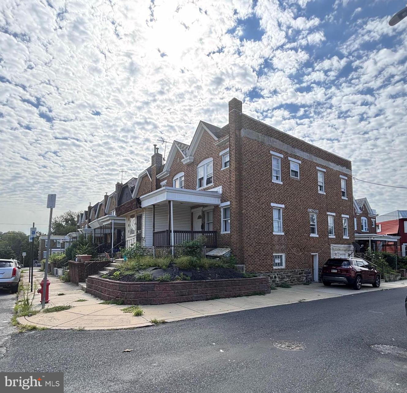 5328 W COLUMBIA AVENUE