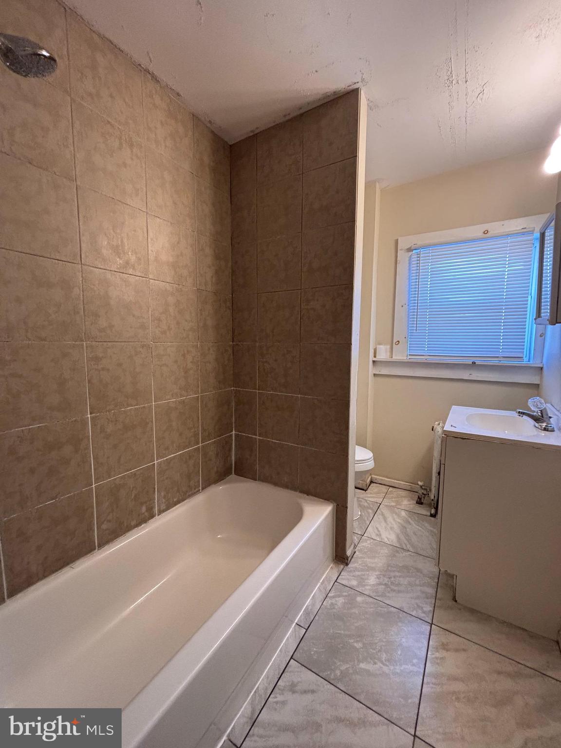 5328 W COLUMBIA AVENUE