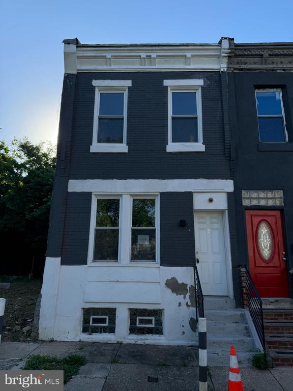 2435 N Garnet St