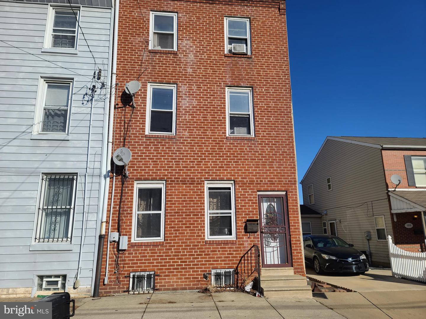 1343 Brown St