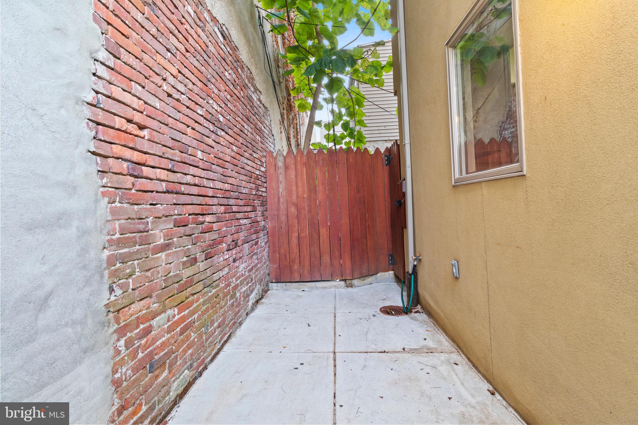 236 W OXFORD ST