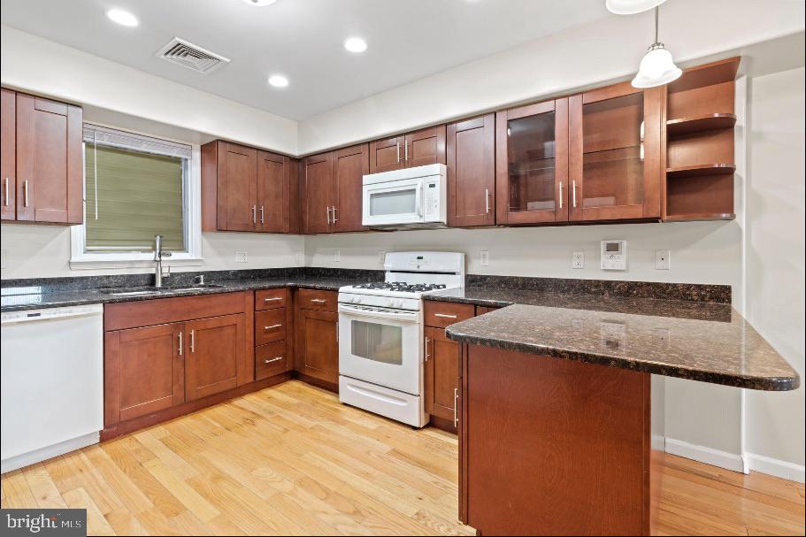 236 W OXFORD ST