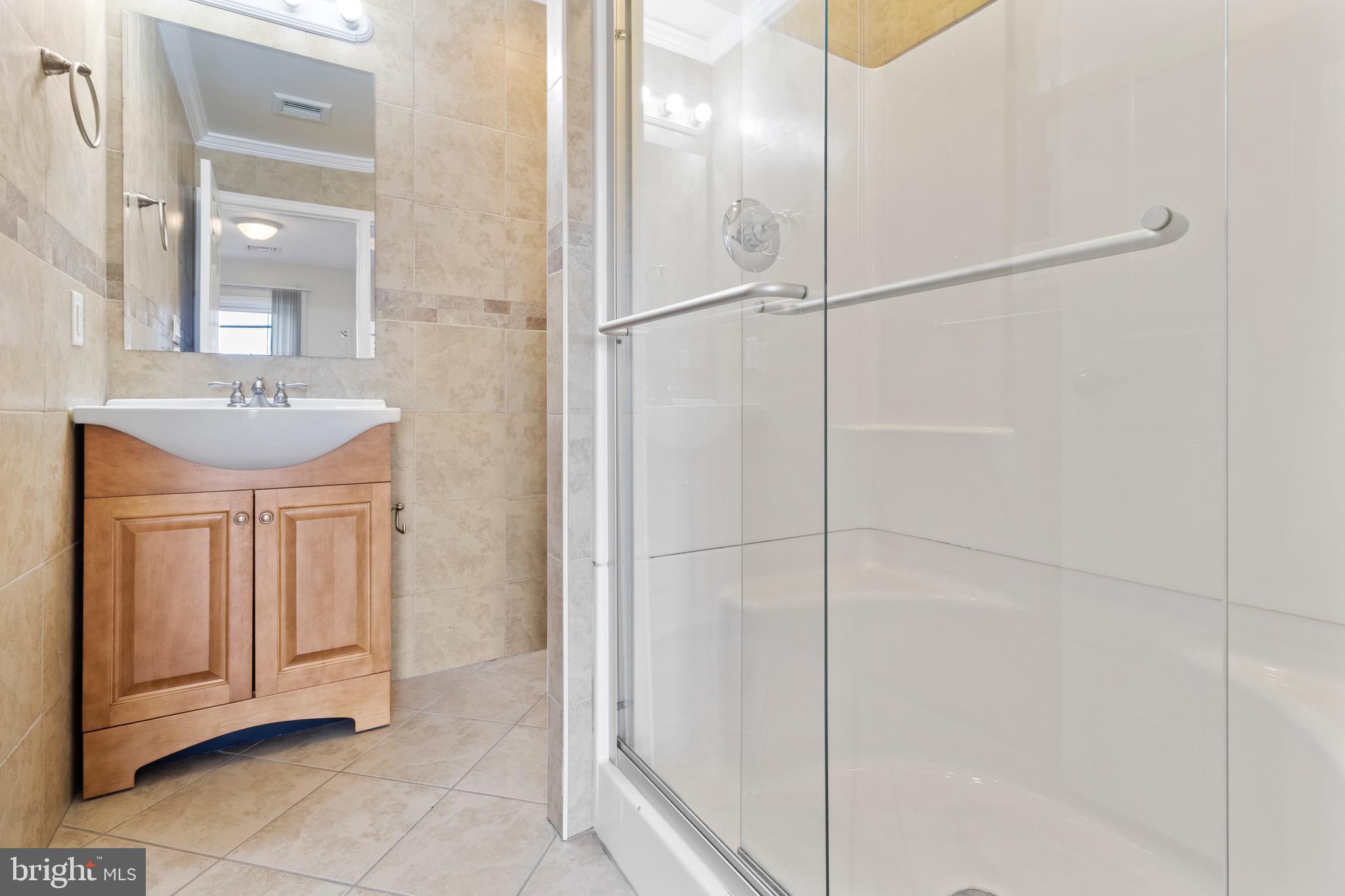 236 W OXFORD ST