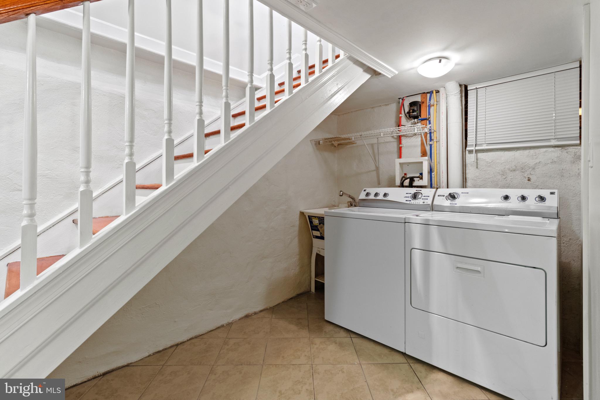 236 W OXFORD ST