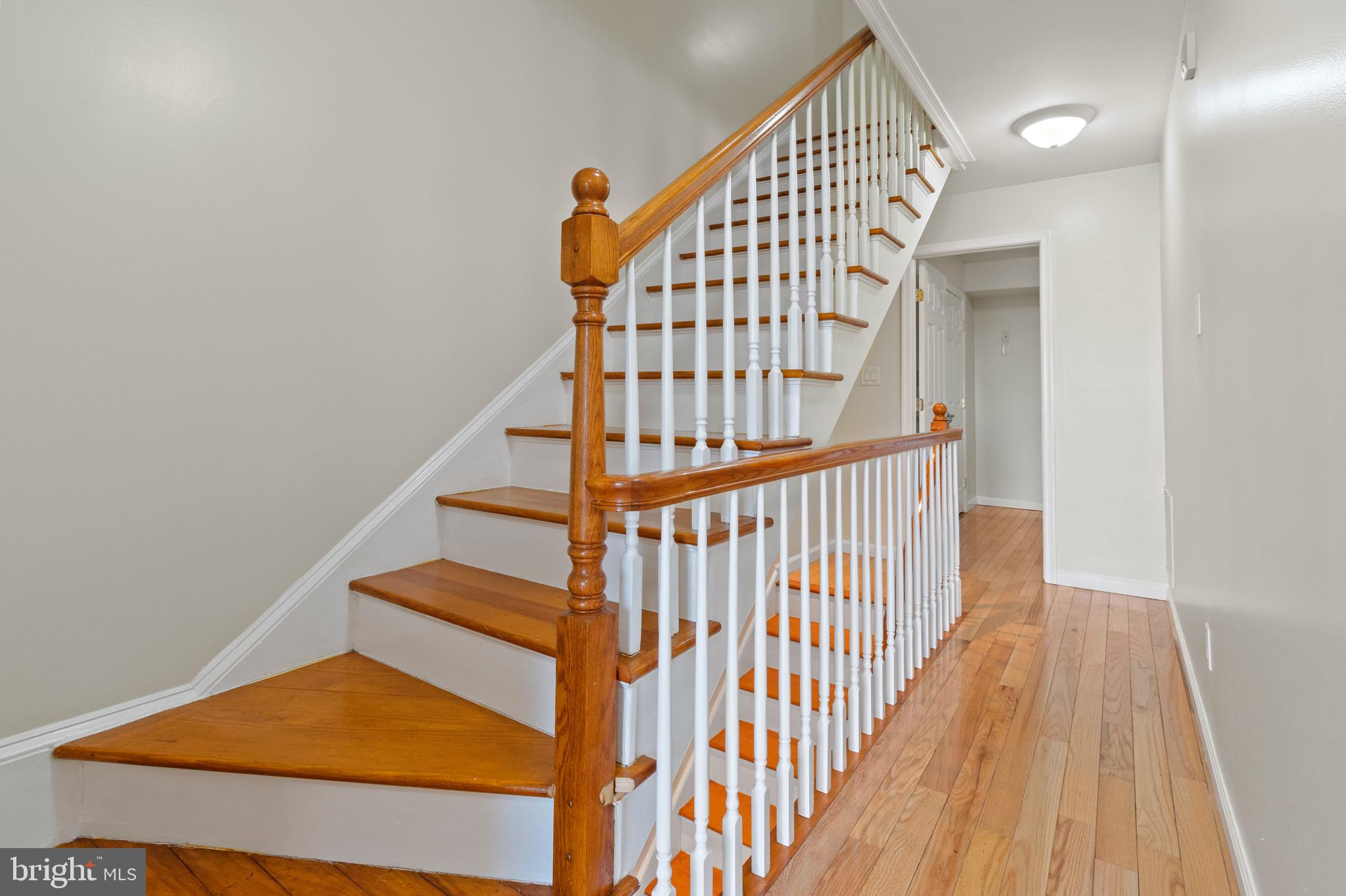236 W OXFORD ST