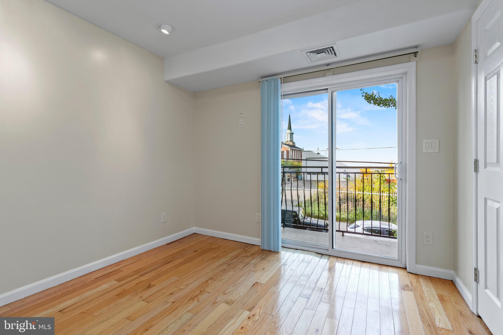 236 W OXFORD ST
