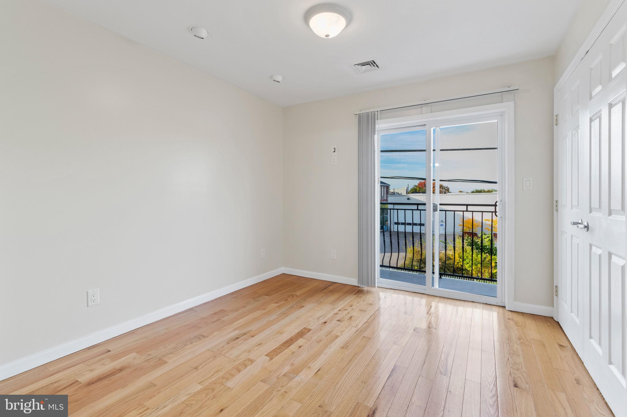 236 W OXFORD ST