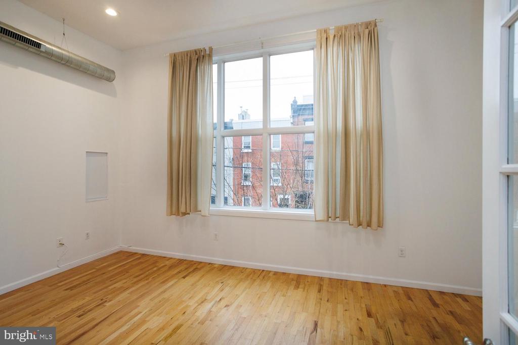 1215 N Hancock St