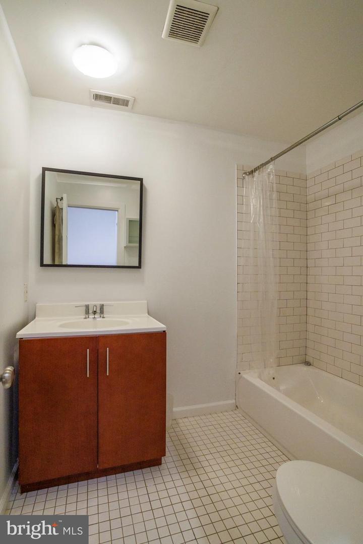 1215 N Hancock St