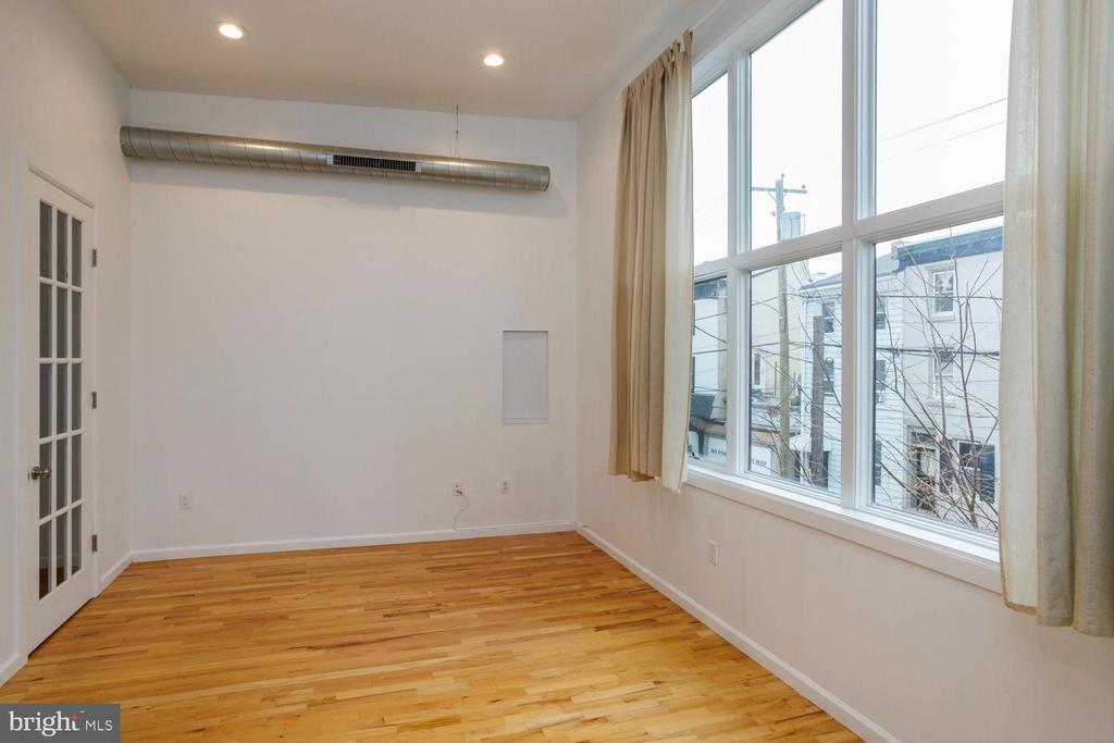 1215 N Hancock St