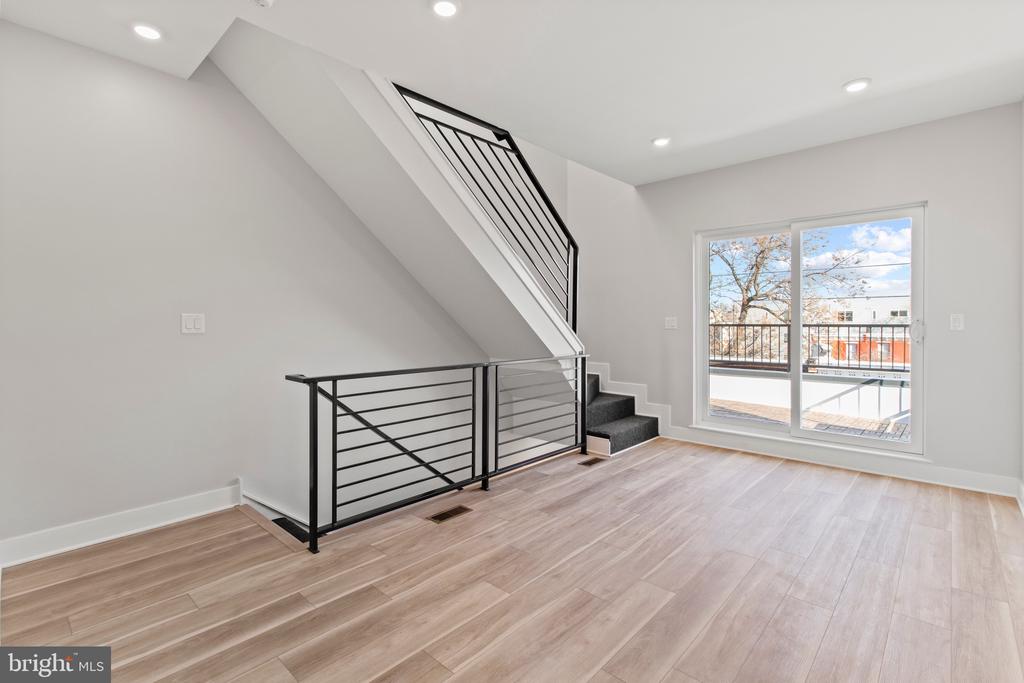 2218 W SEYBERT ST #2