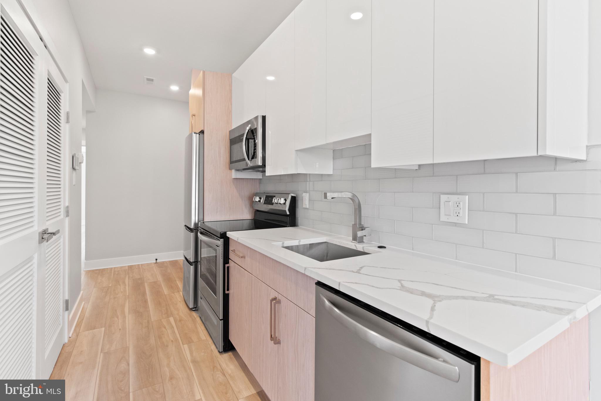 2218 W SEYBERT ST #2