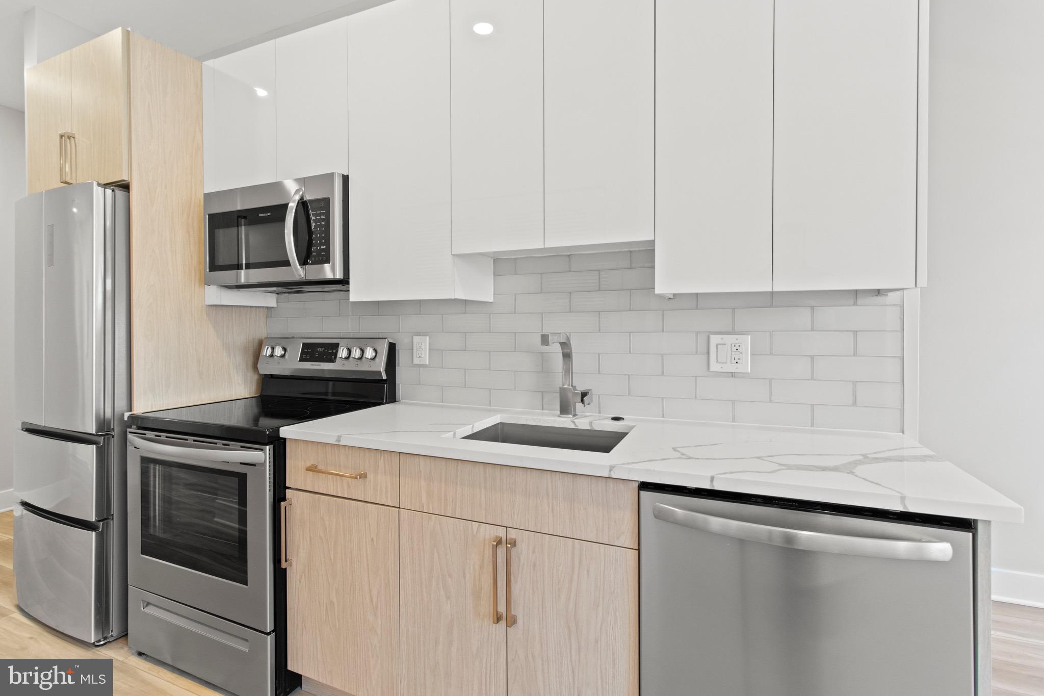 2218 W SEYBERT ST #2