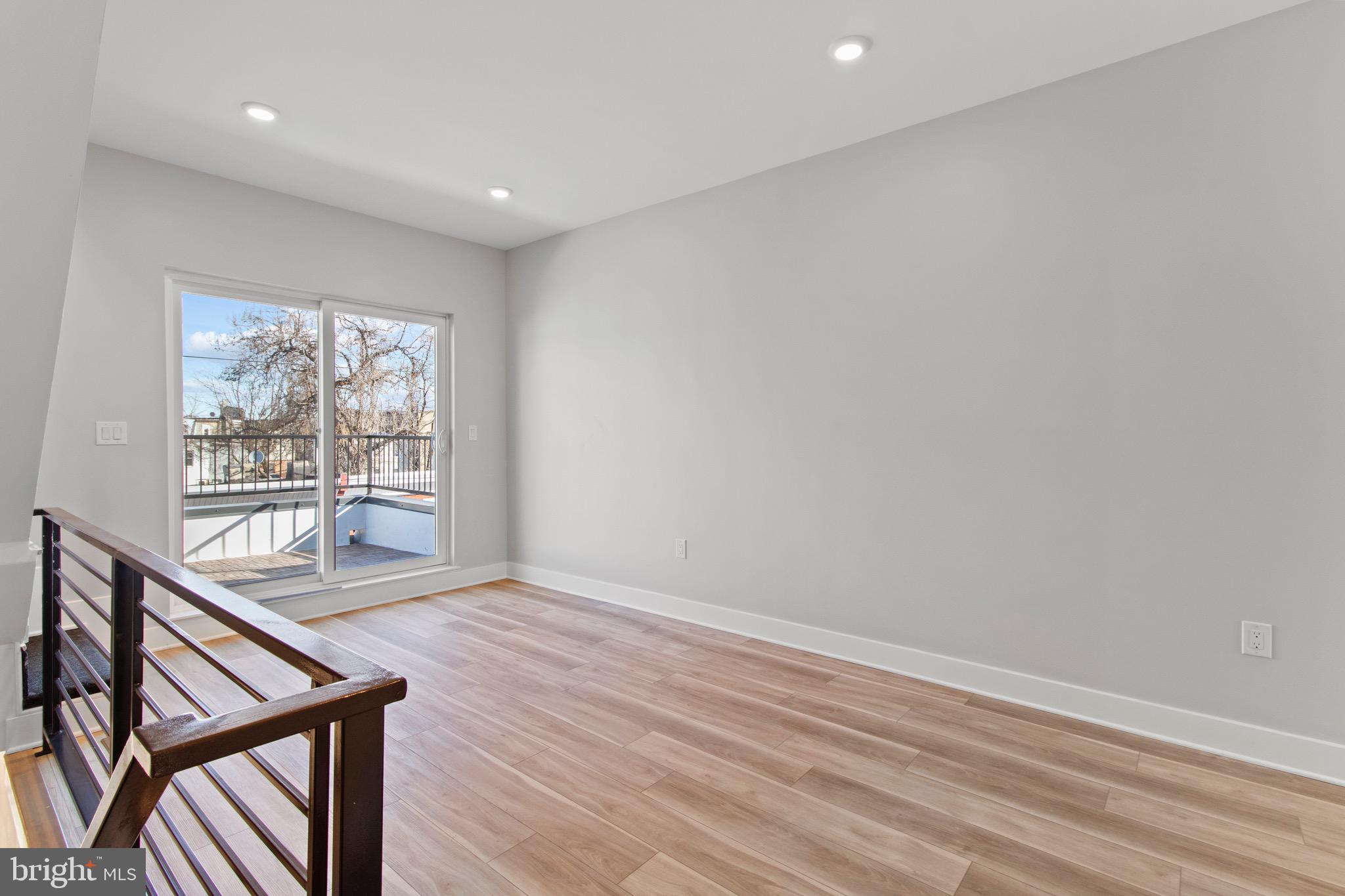 2218 W SEYBERT ST #2