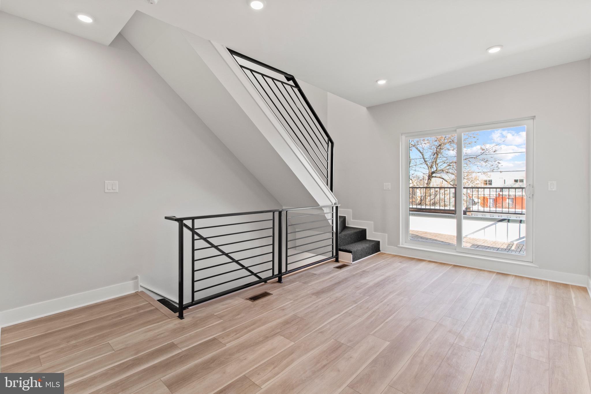 2218 W SEYBERT ST #2