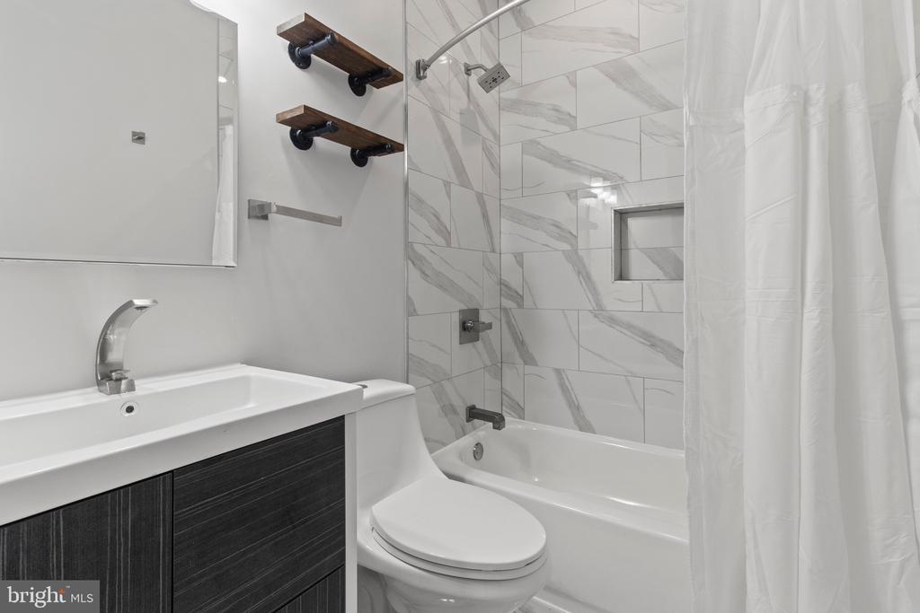 2218 W SEYBERT ST #2